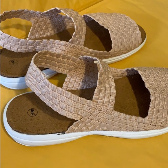 new size 8 women’s Bernie Mev sandals - Picture 8 of 12